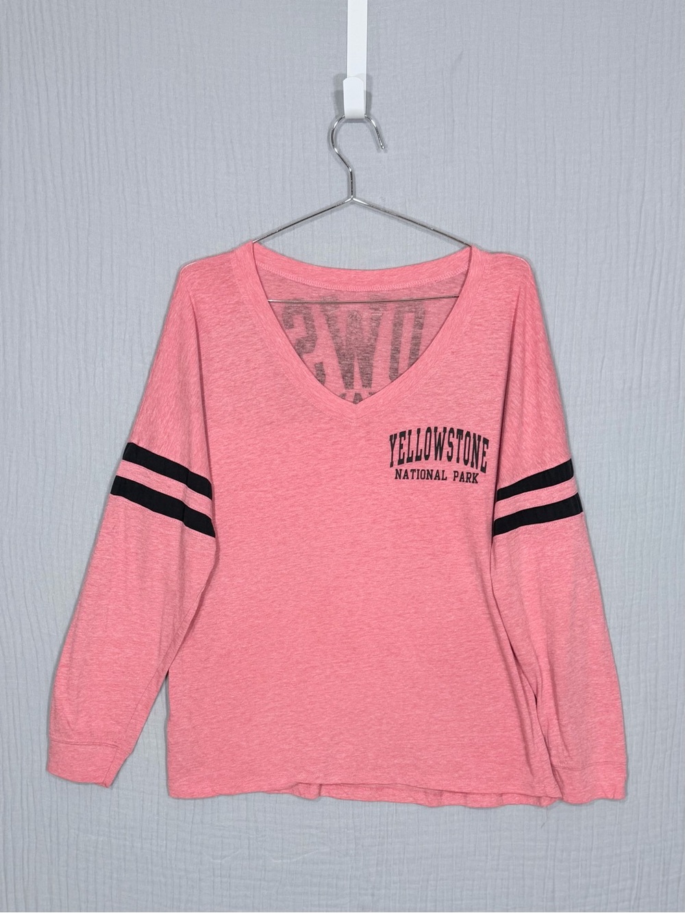 🦅 YELLOWSTONE National Park | Pink V-Neck Long Sleeve Top | M